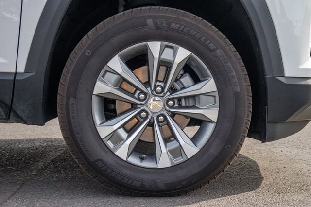 Used 2025 Chevrolet Equinox LT AWD/4WD image 12