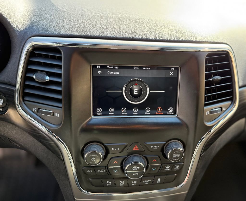 Used 2020 Jeep Grand Cherokee Laredo image 13