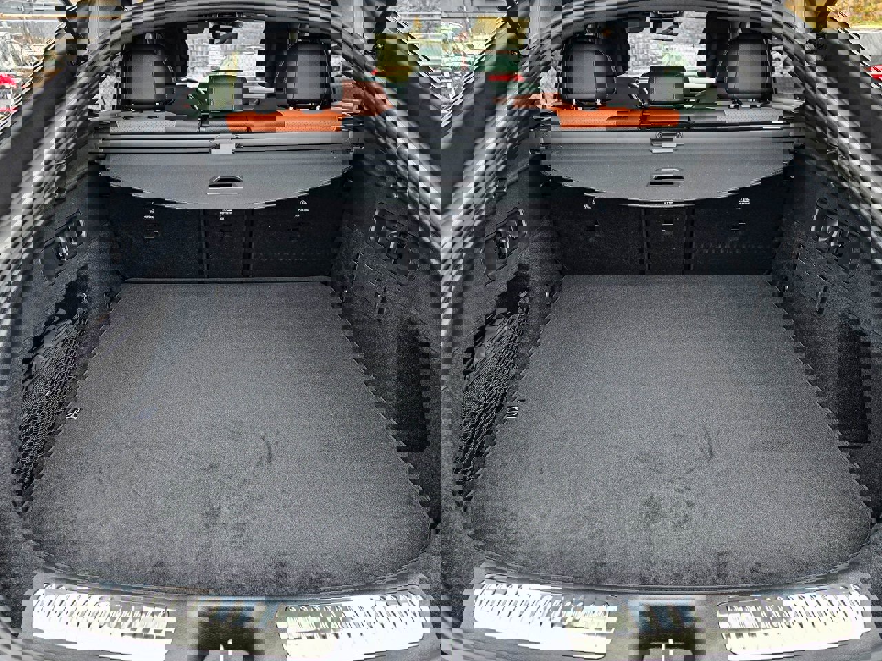 Used 2025 Mercedes-Benz GLC 300 4MATIC image 33