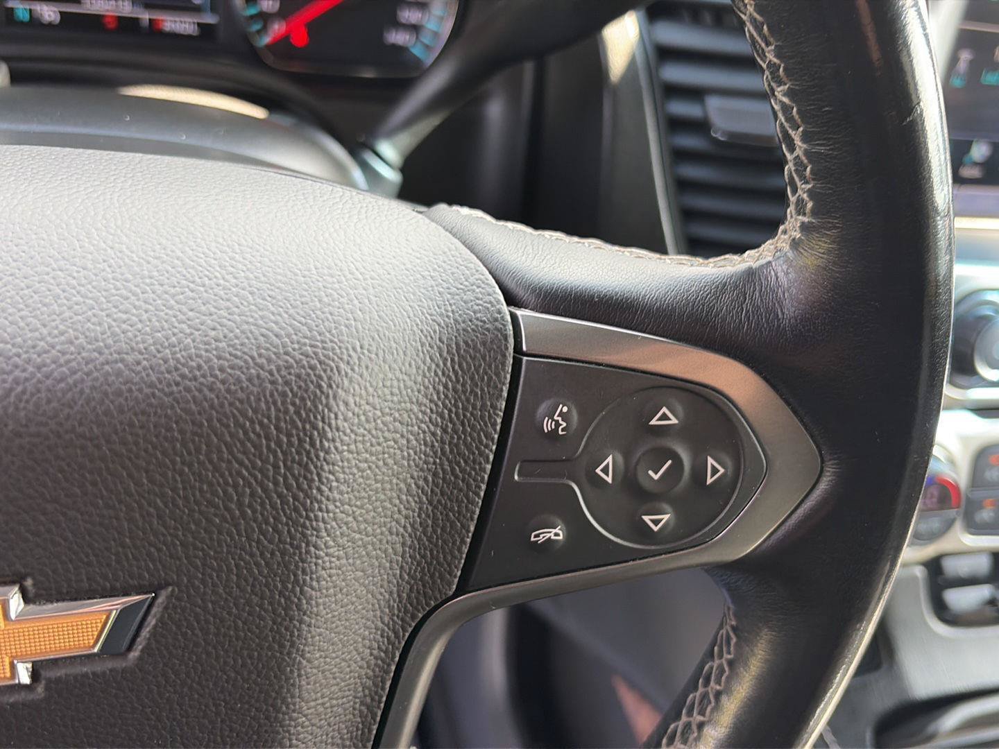 Used 2019 Chevrolet Suburban Premier AWD/4WD image 17