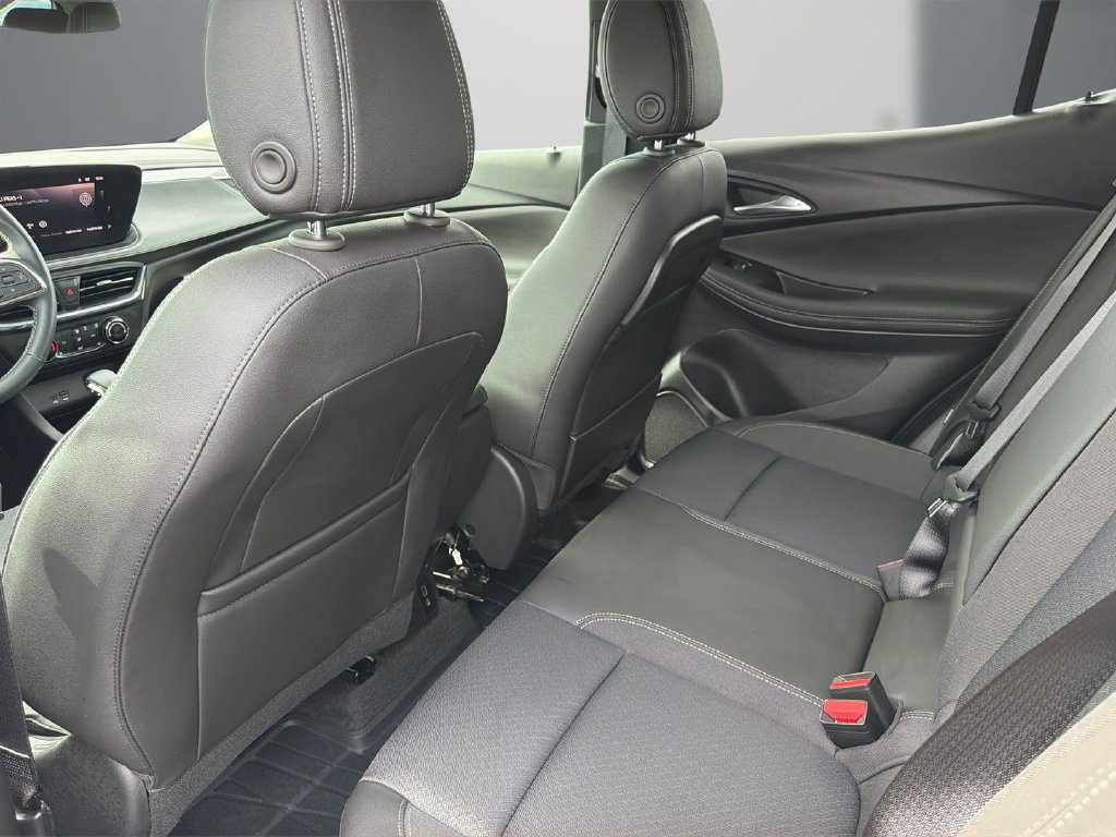 Used 2025 Buick Encore GX Preferred w/ Comfort Package FWD image 15