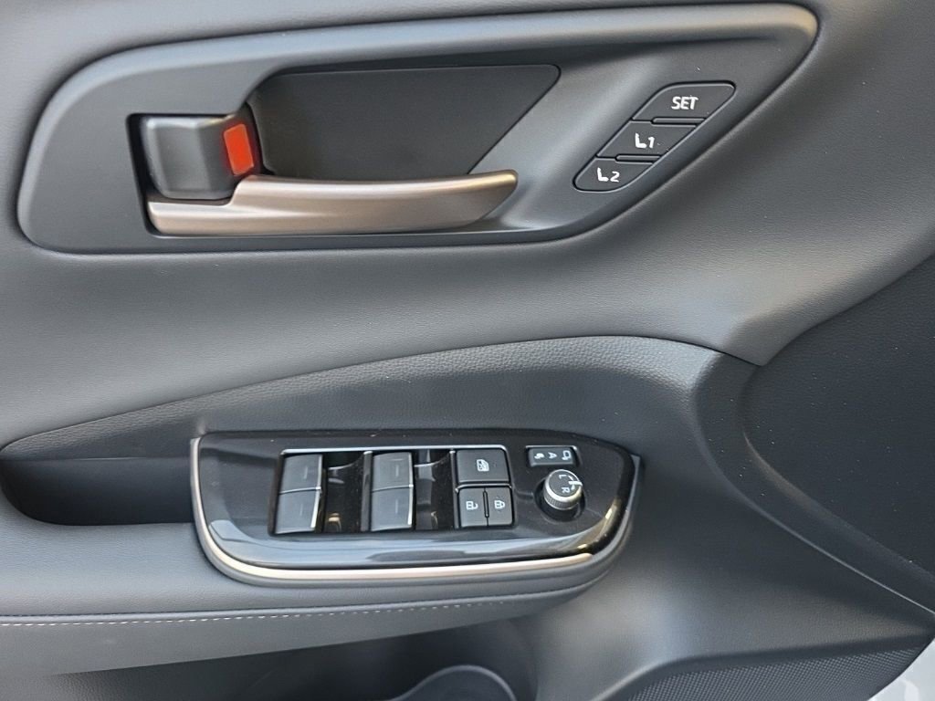 Used 2025 Toyota Crown Platinum image 11