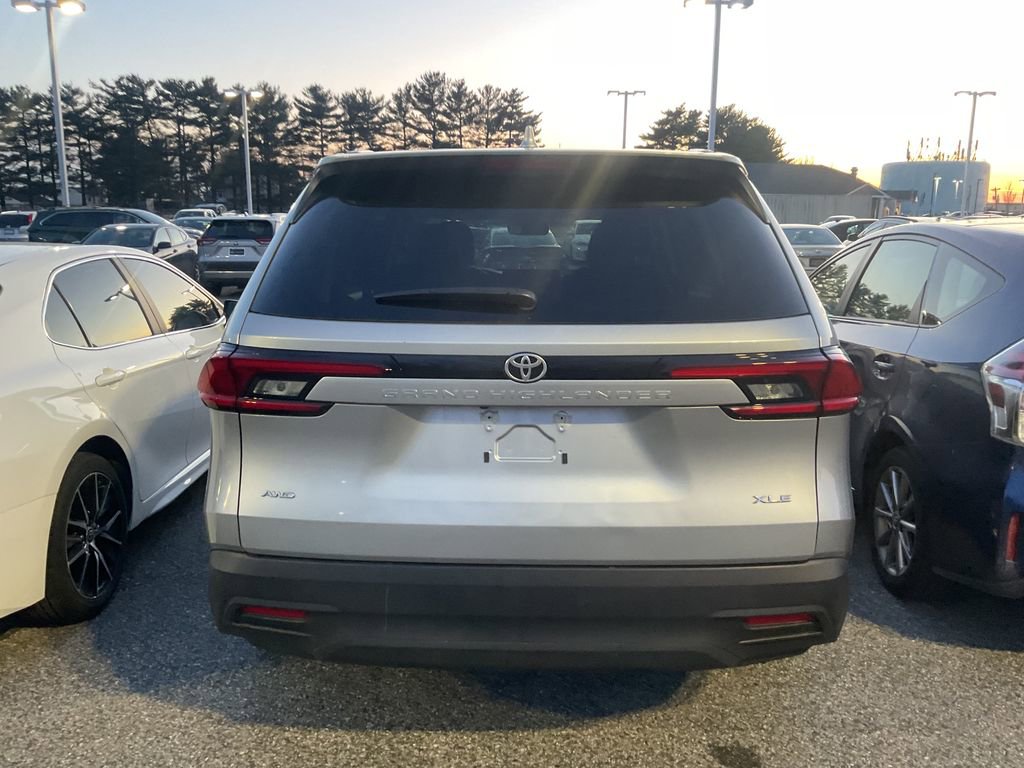 Used 2025 Toyota Grand Highlander AWD image 8
