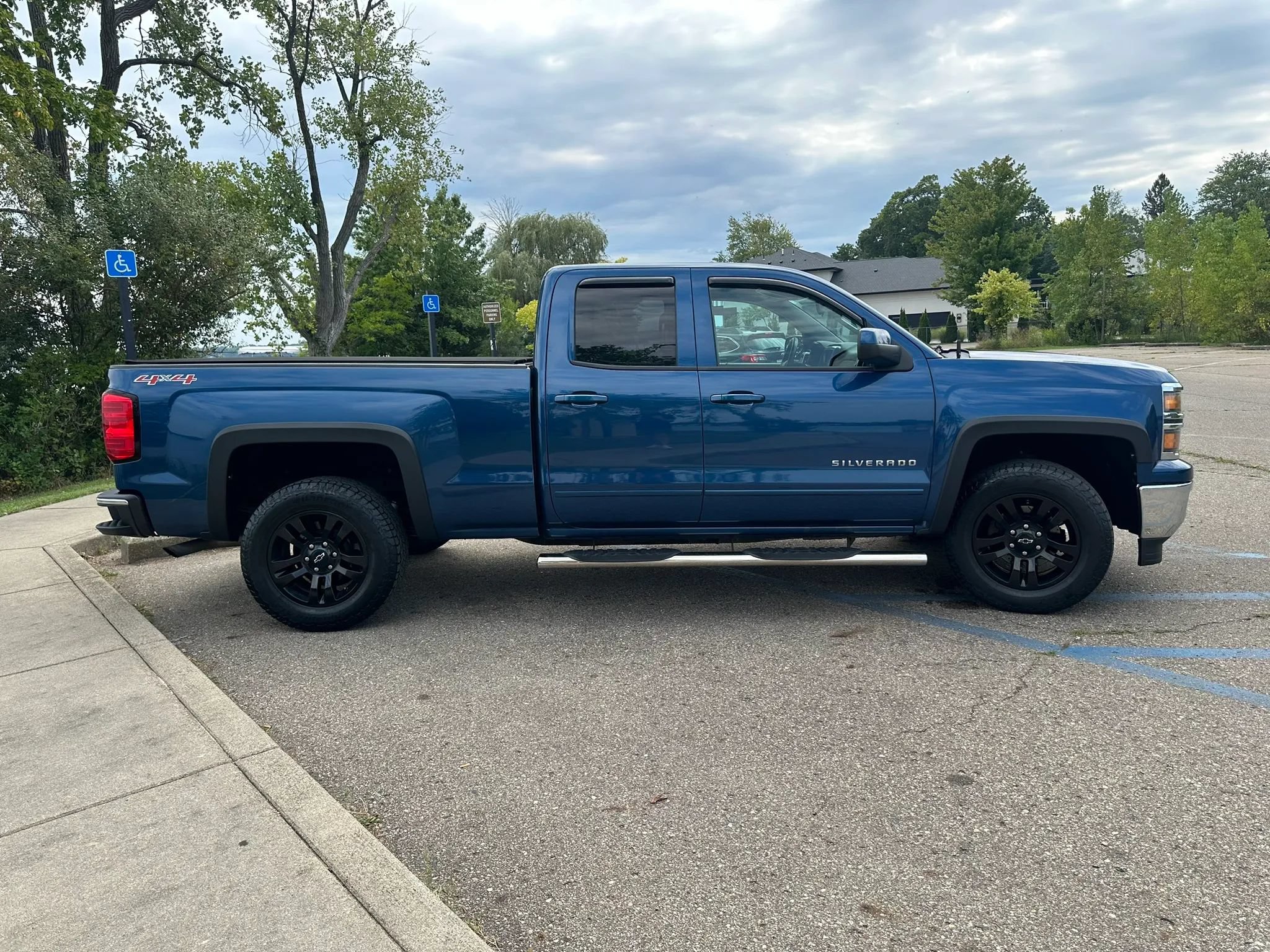 Used 2015 Chevrolet Silverado 1500 LT w/ All Star Edition AWD/4WD image 4