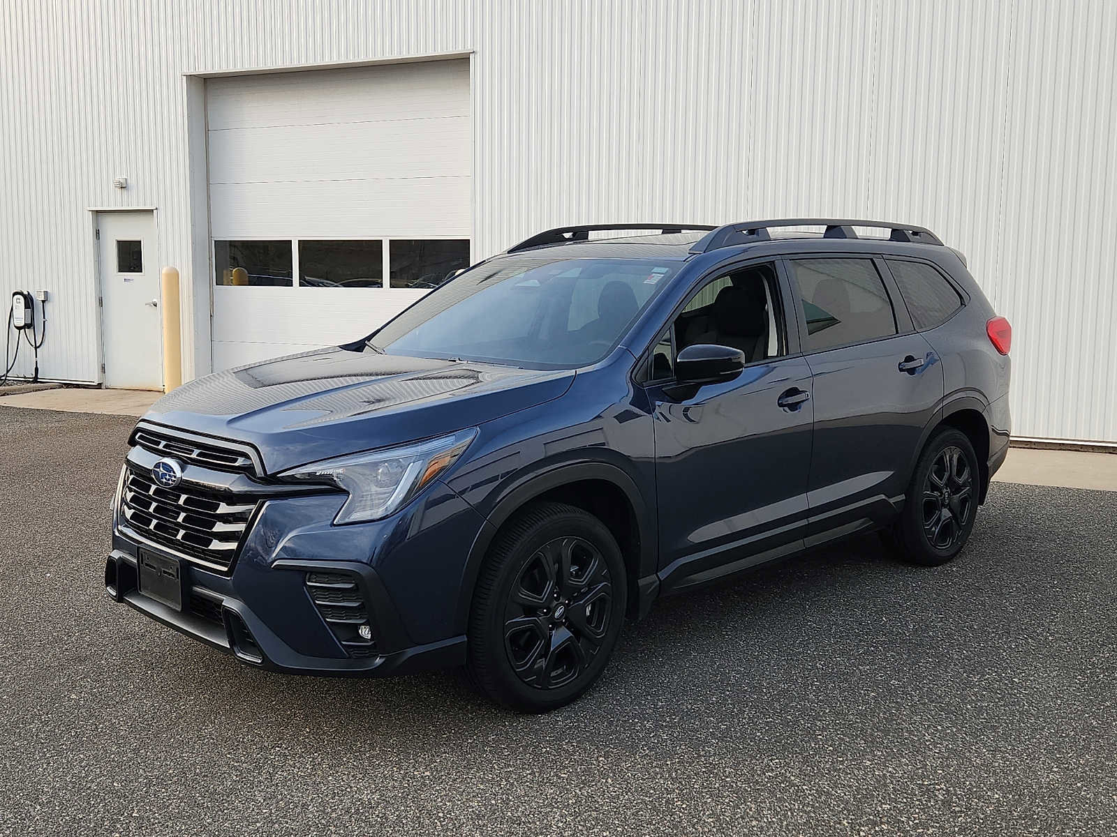 Used 2025 Subaru Ascent Onyx Edition image 3