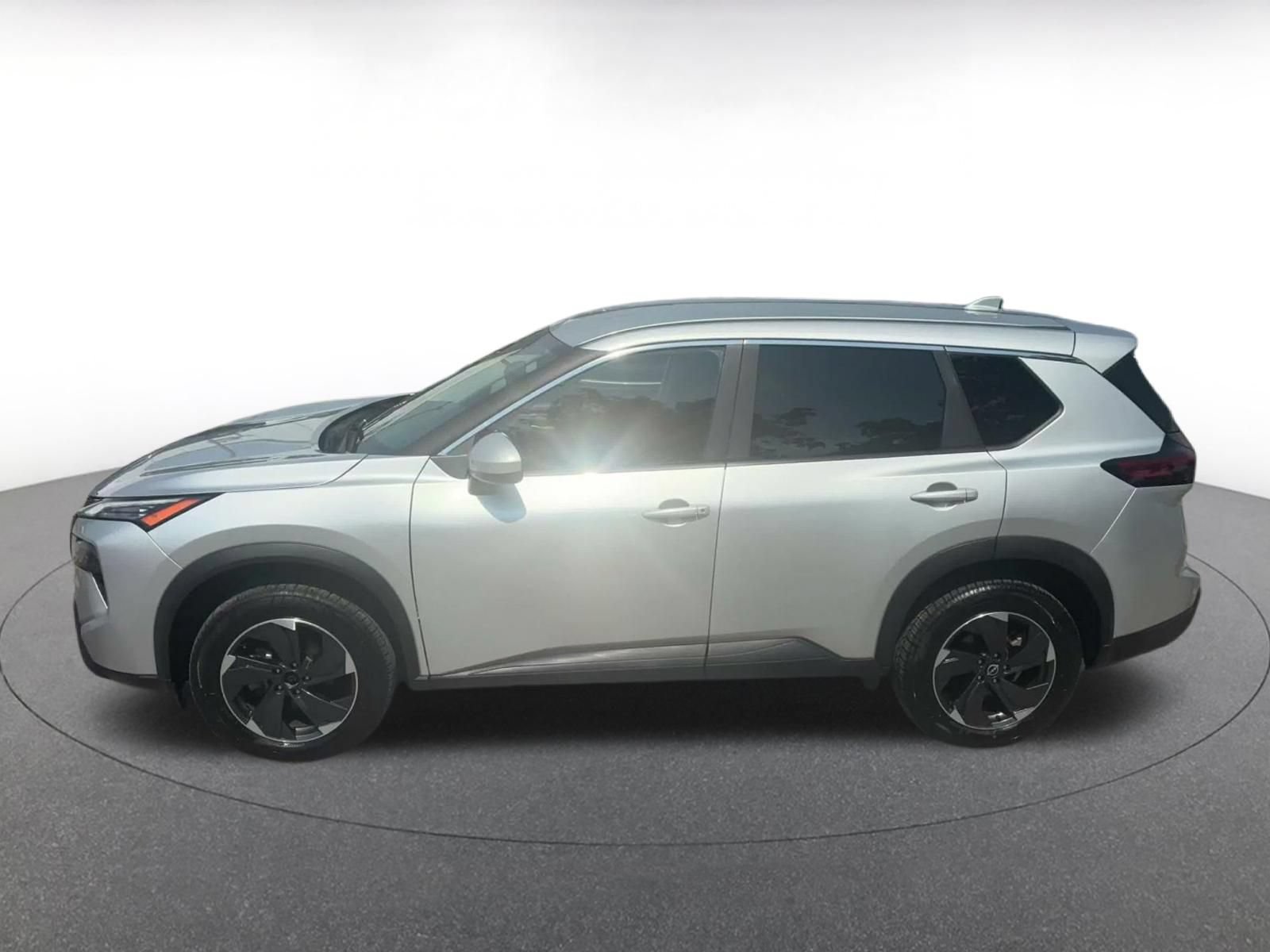Used 2025 Nissan Rogue SV AWD/4WD image 7