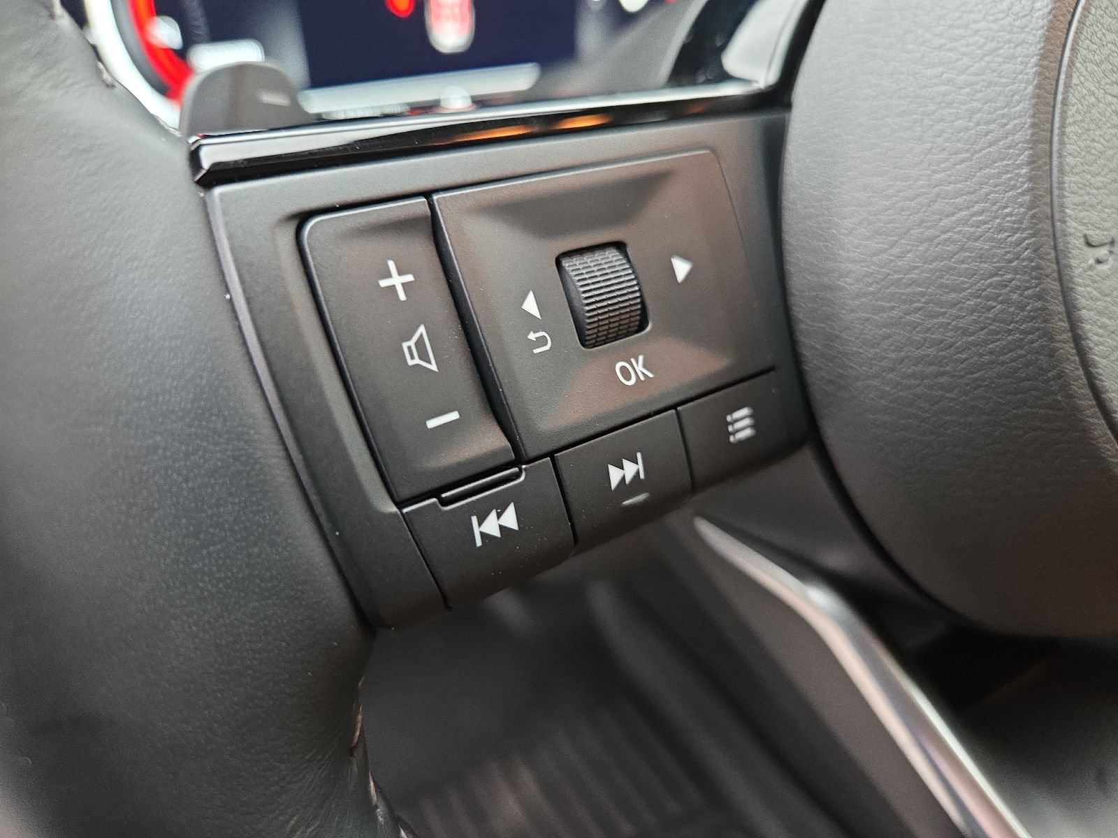 Used 2024 Nissan Pathfinder Platinum FWD image 24