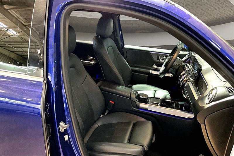 Used 2021 Mercedes-Benz GLB 250 w/ Premium Package image 6