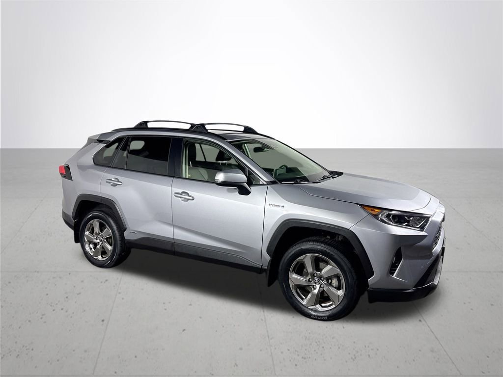Used 2021 Toyota RAV4 XLE Premium image 4