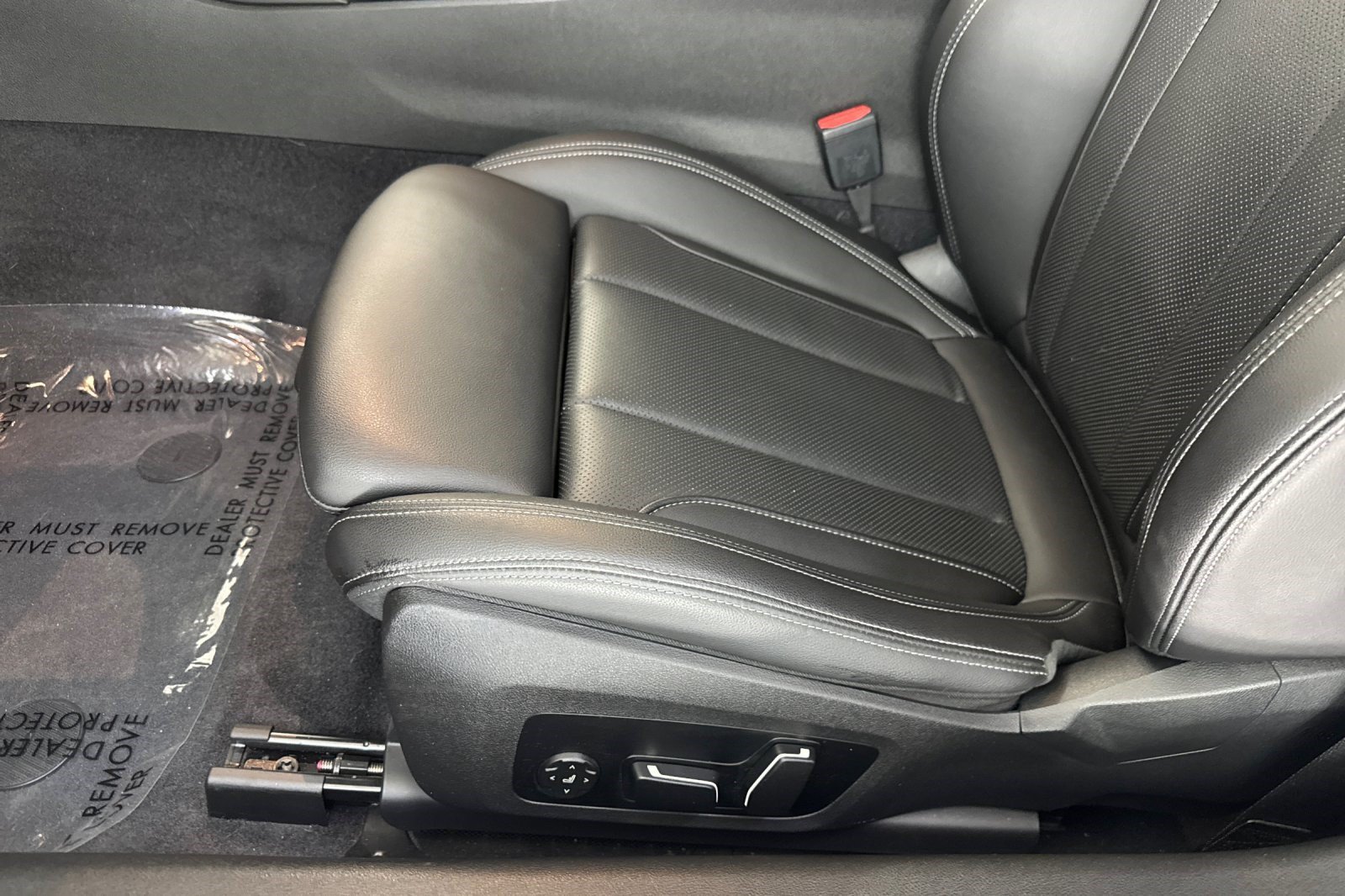 Used 2024 BMW 230i Coupe w/ Convenience Package RWD image 14