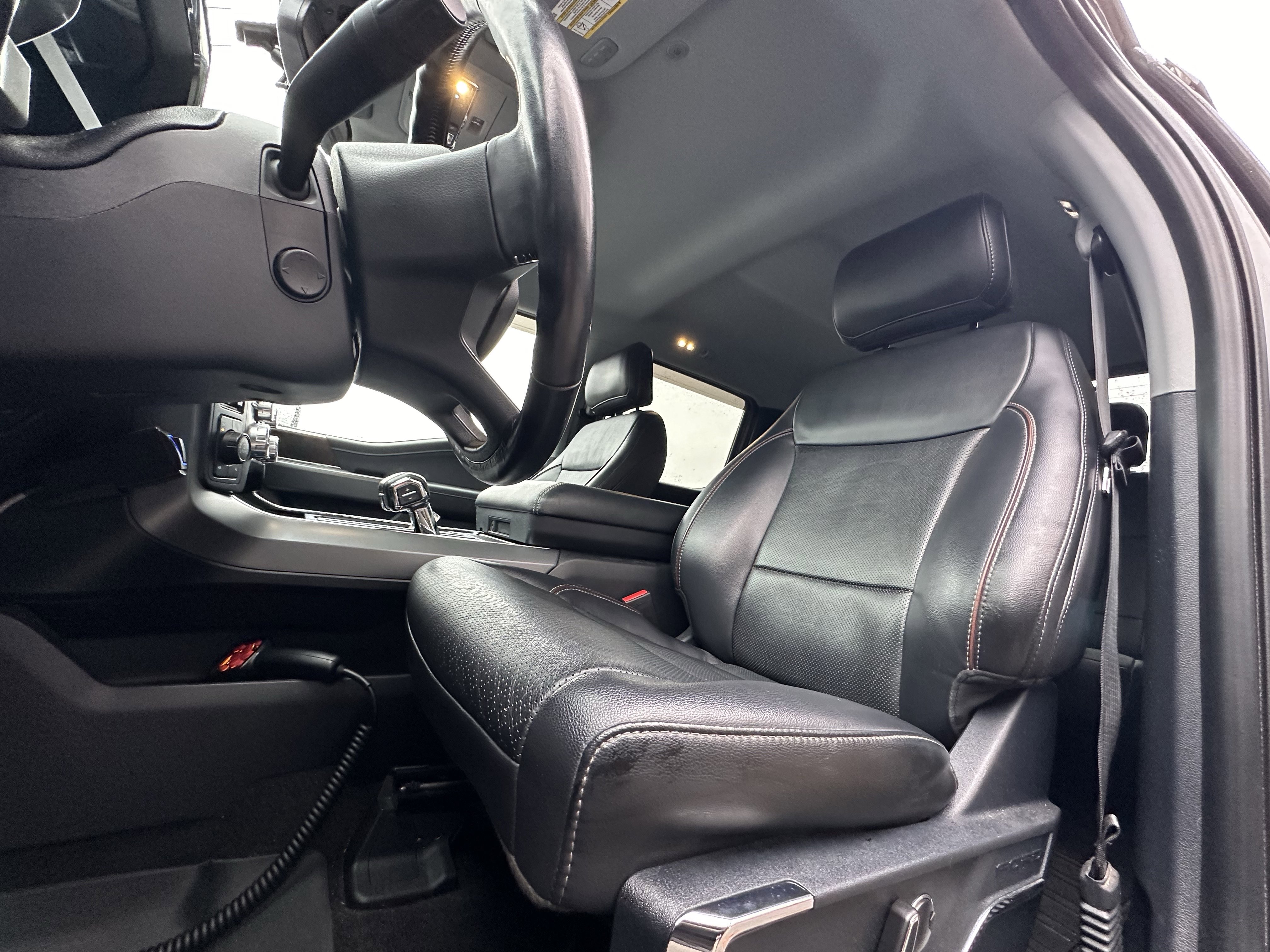 Used 2021 Ford F150 Lariat w/ Equipment Group 502A High image 26