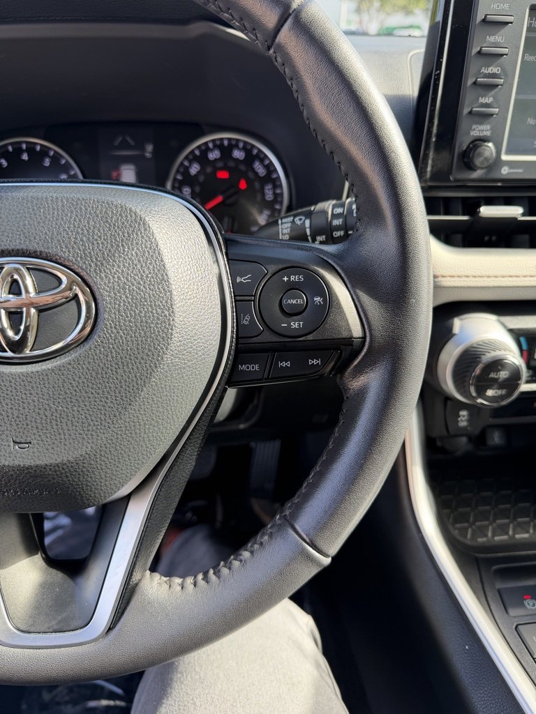 Used 2021 Toyota RAV4 XLE Premium image 23