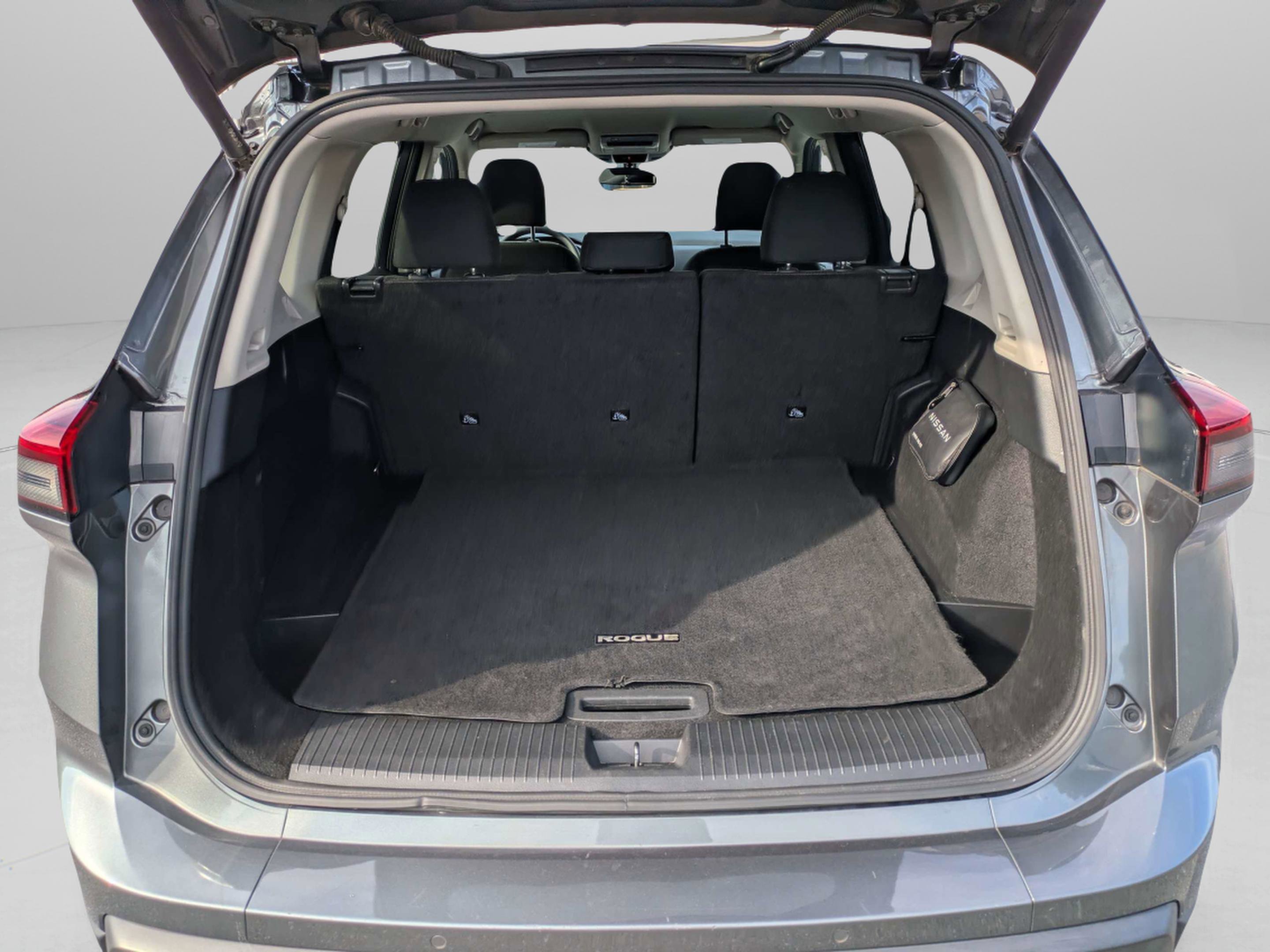Used 2024 Nissan Rogue SV FWD image 9