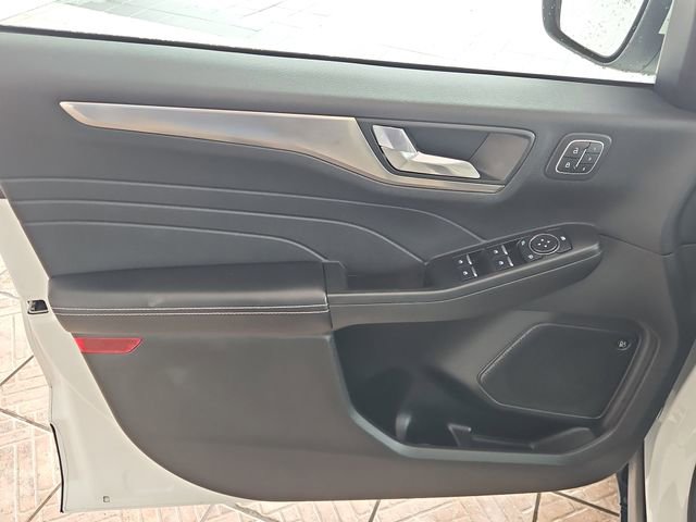 Used 2021 Ford Escape Titanium image 18