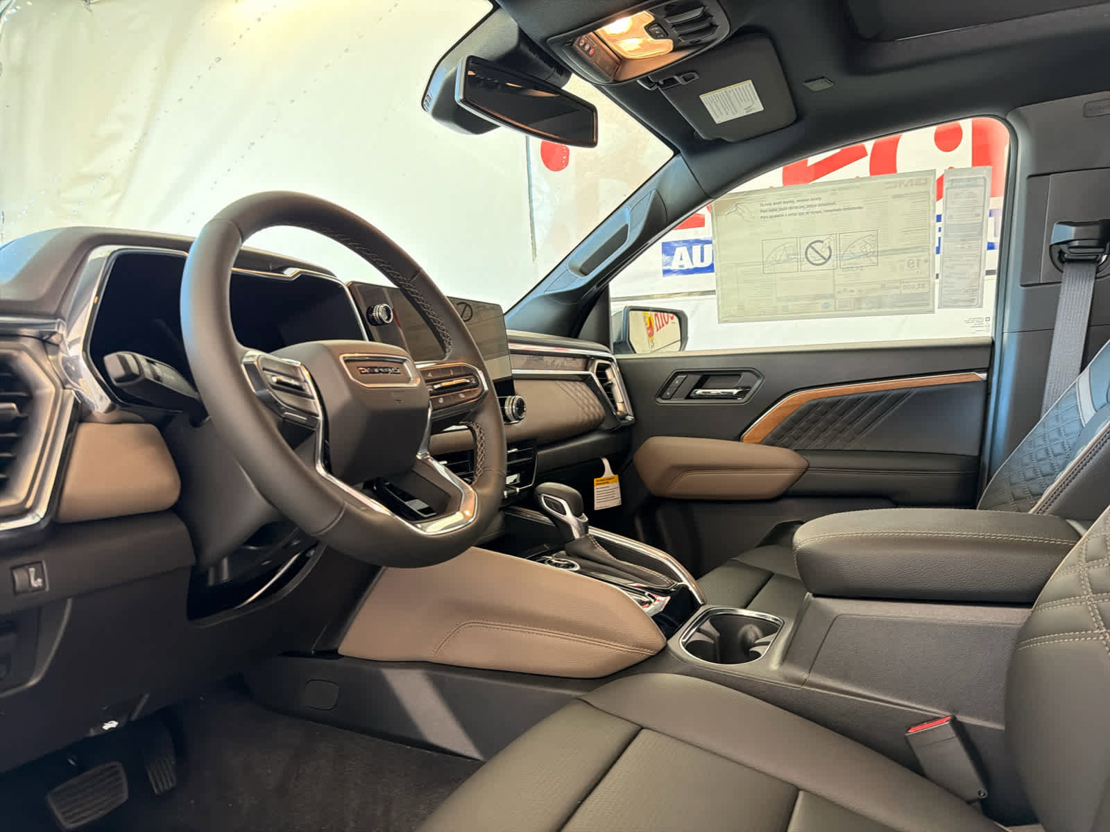 New 2026 GMC Canyon Denali image 15