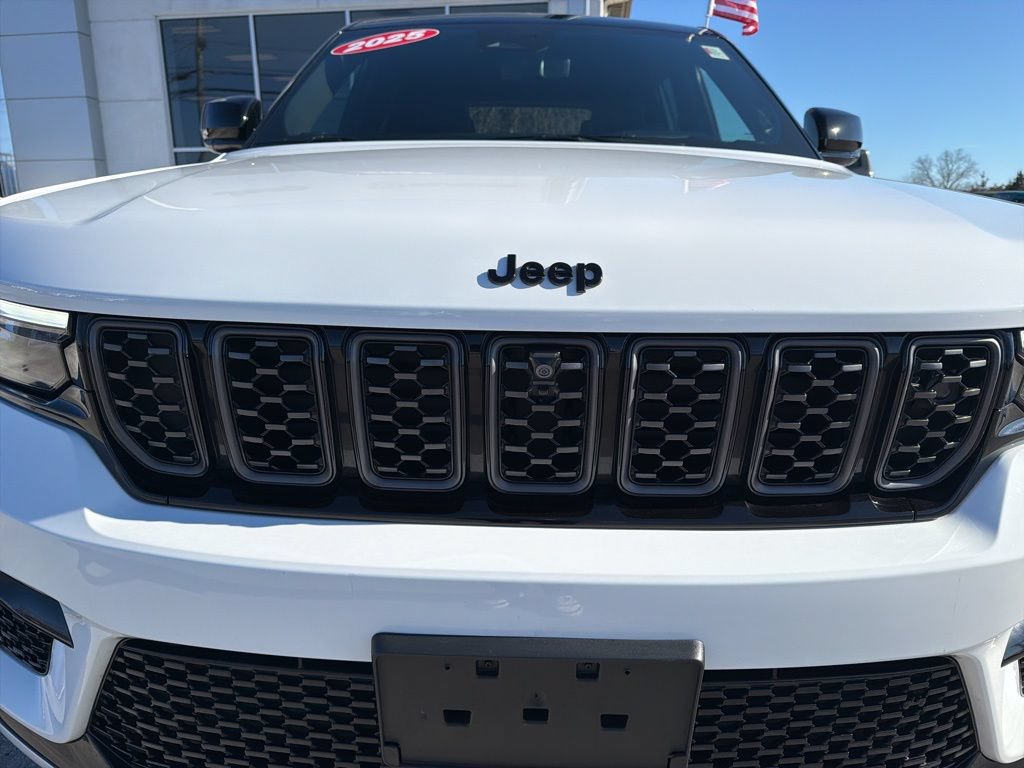 Used 2025 Jeep Grand Cherokee Summit AWD/4WD image 17