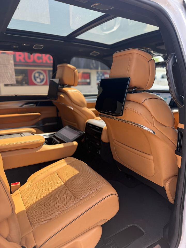 Used 2022 Jeep Grand Wagoneer Series III w/ Rear Seat Video Group 1 AWD/4WD image 14
