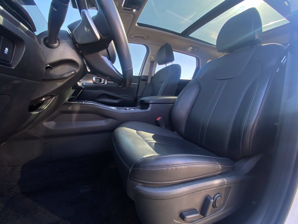 Certified 2025 Kia Sorento EX w/ EX Panoramic Sunroof Package FWD image 21