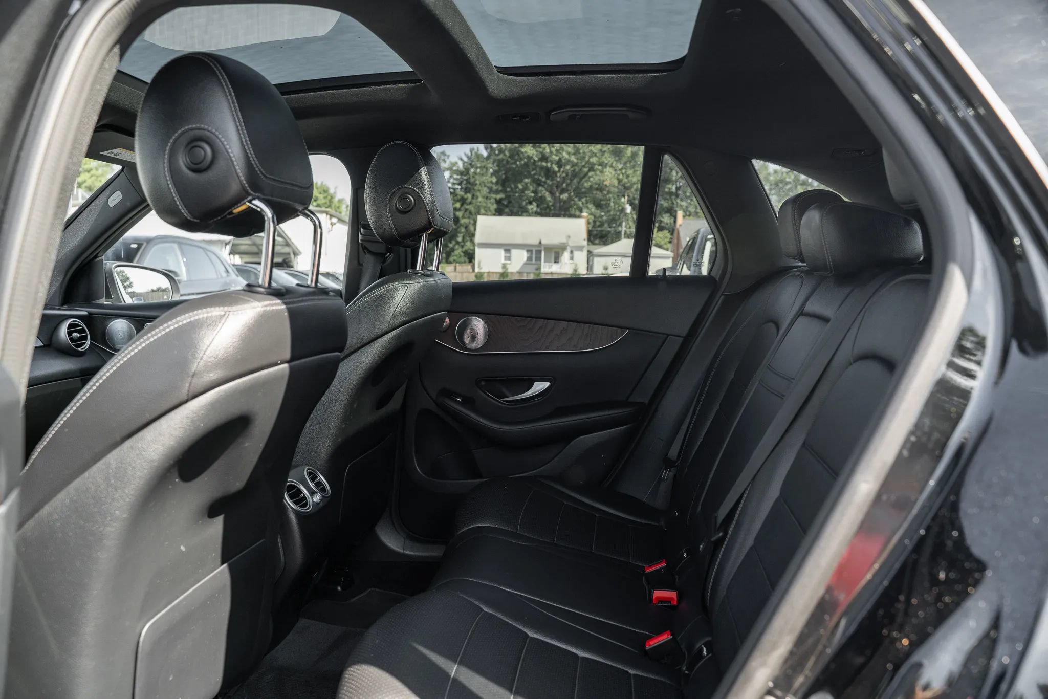 Used 2019 Mercedes-Benz GLC 300 4MATIC w/ Premium Package image 8