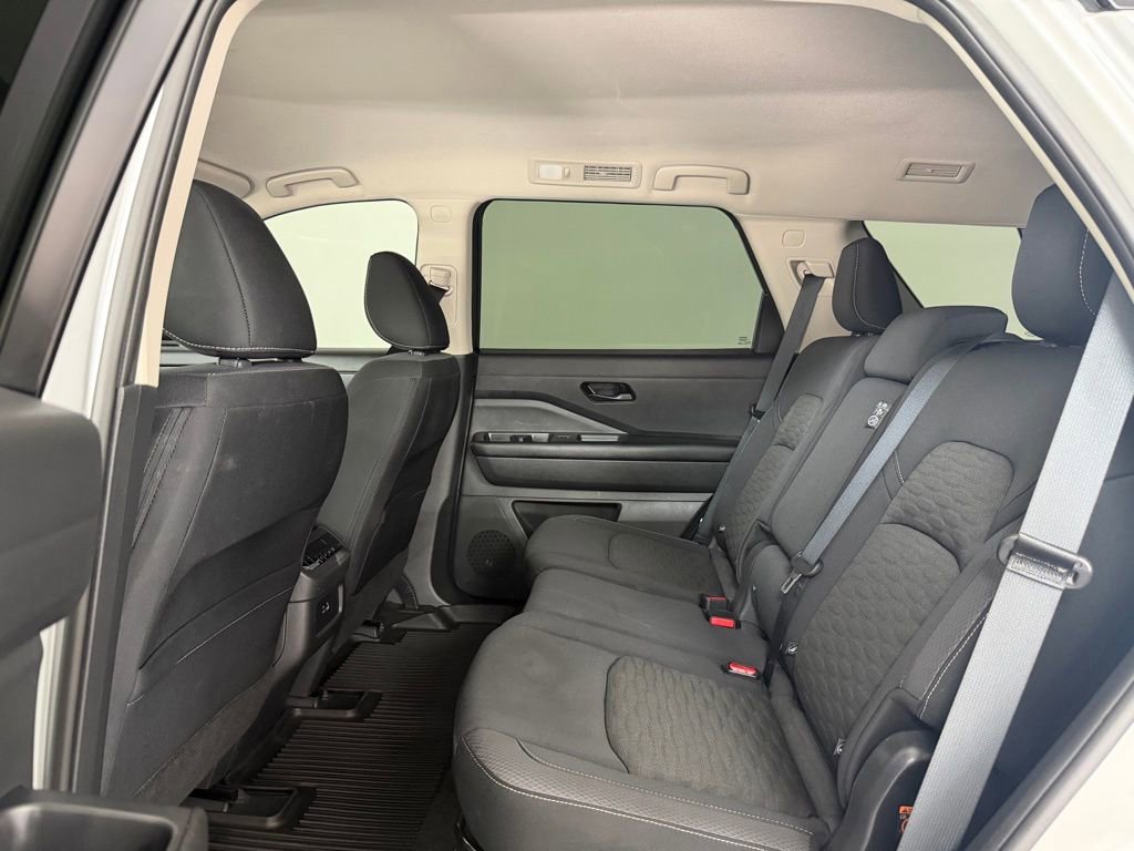 Used 2023 Nissan Pathfinder SV image 37