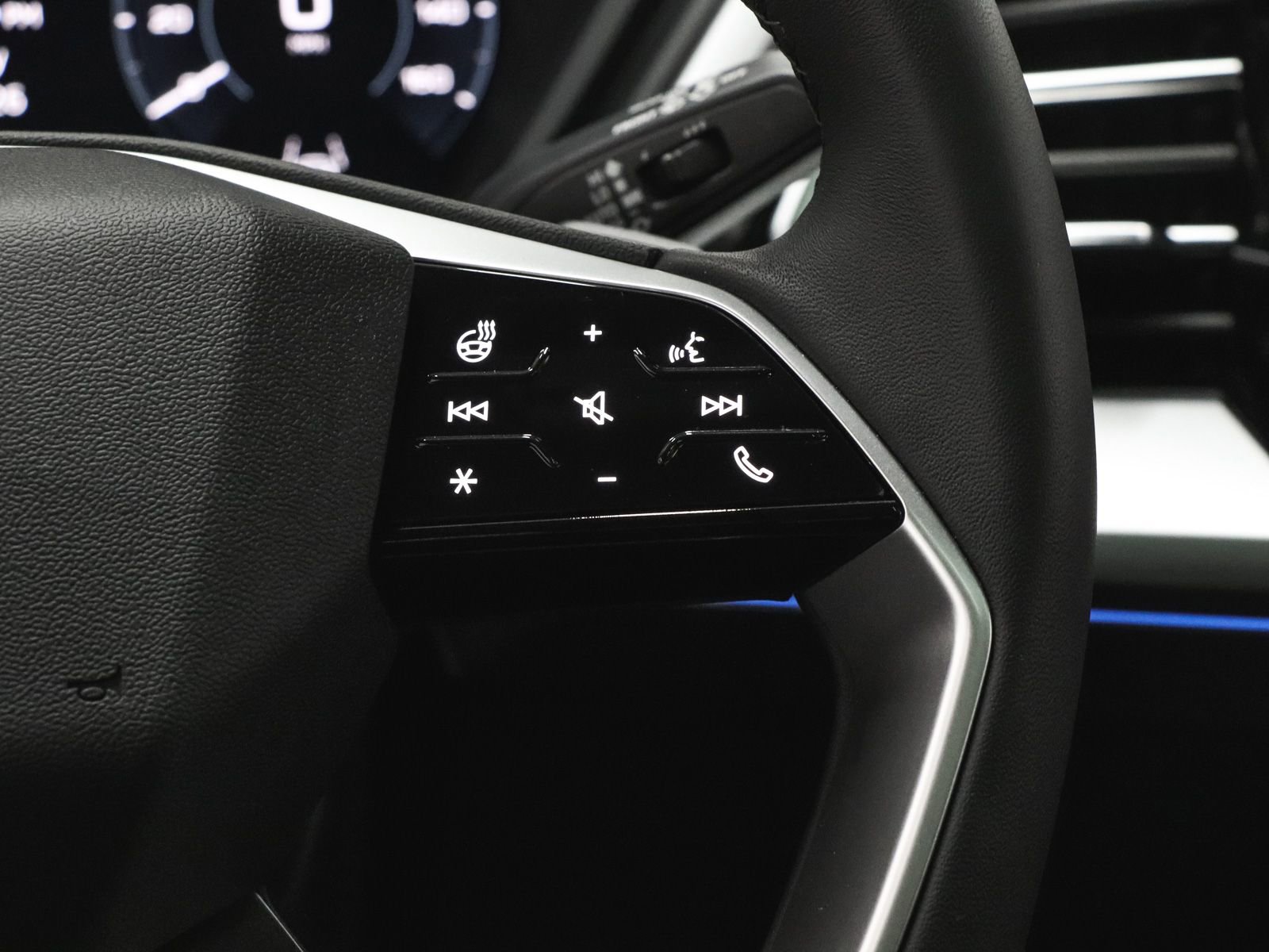 Used 2025 Audi Q4 e-tron Premium Plus w/ Premium Plus image 28