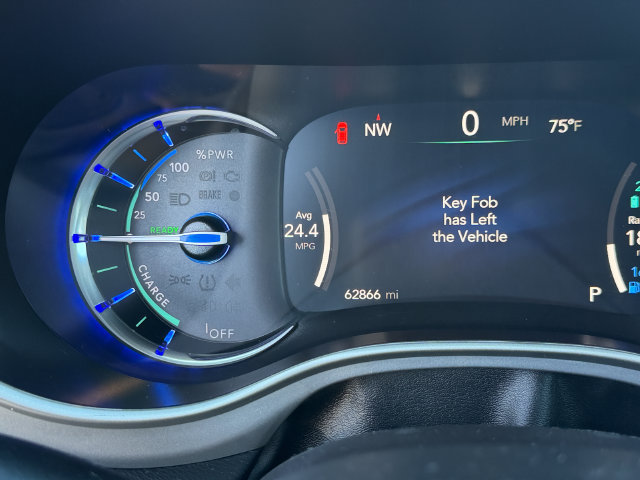 Used 2024 Chrysler Pacifica Limited FWD image 16
