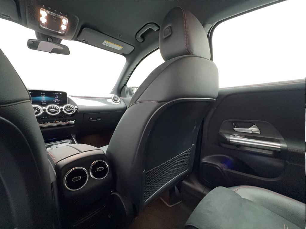 Used 2021 Mercedes-Benz GLA 35 AMG 4MATIC image 40