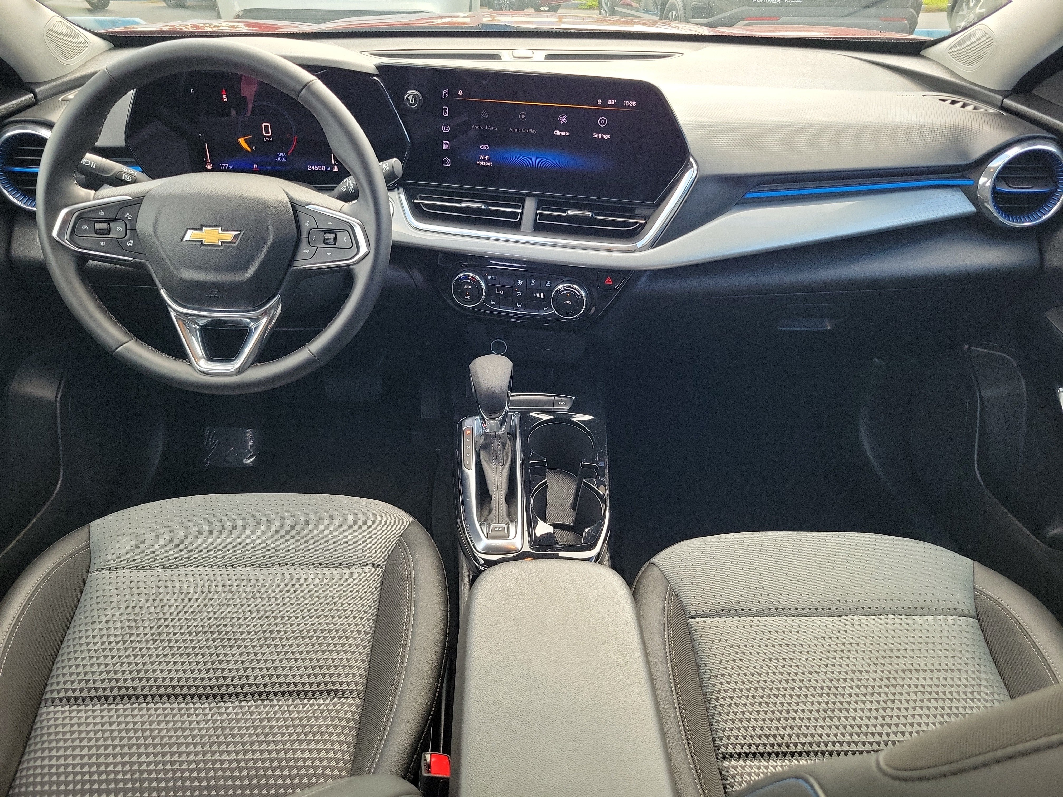 Used 2025 Chevrolet Trax LT w/ LT Convenience Package FWD image 12