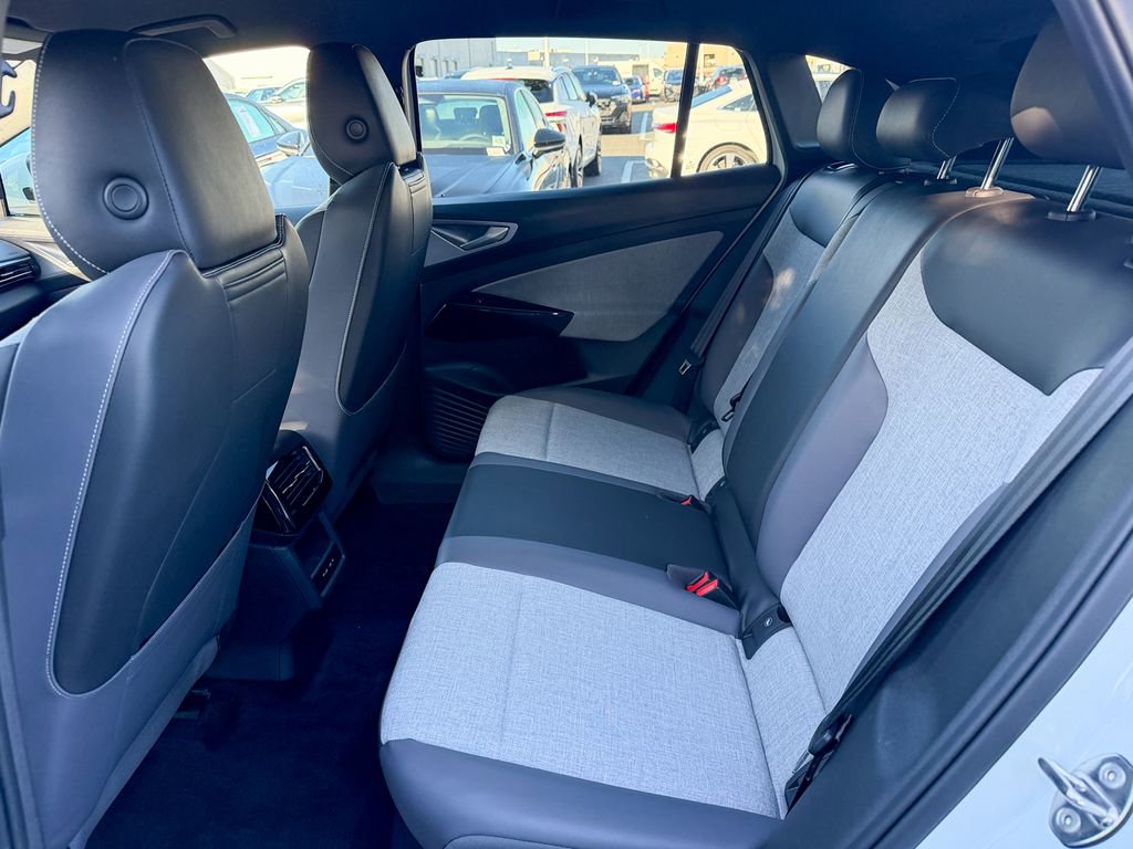 Certified 2024 Volkswagen ID.4 2WD image 41