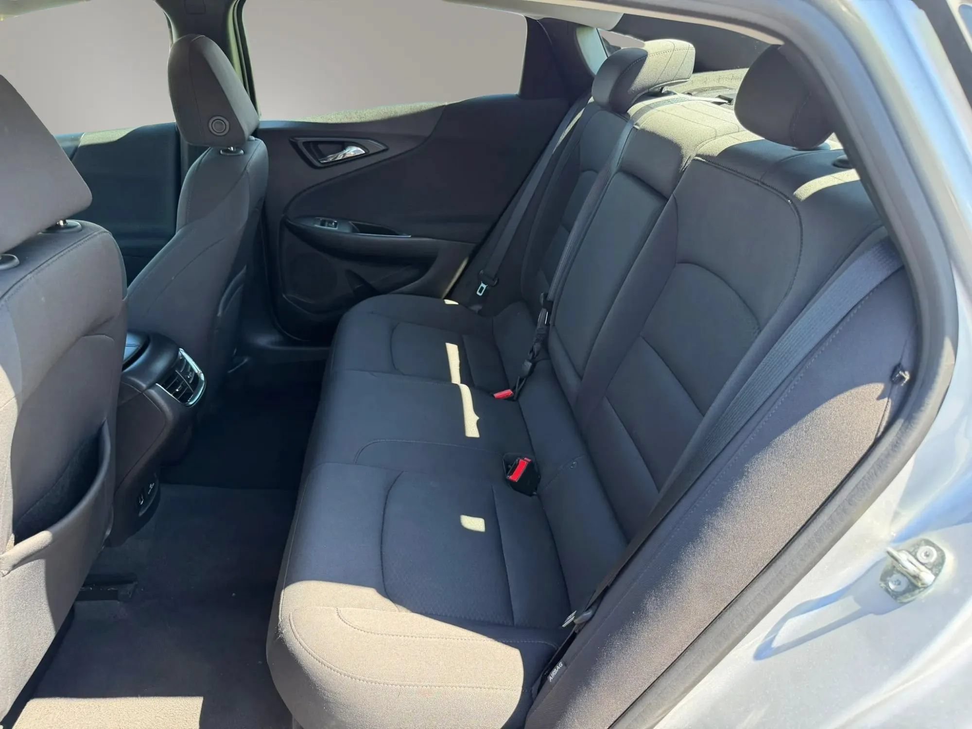 Used 2018 Chevrolet Malibu LT FWD image 3