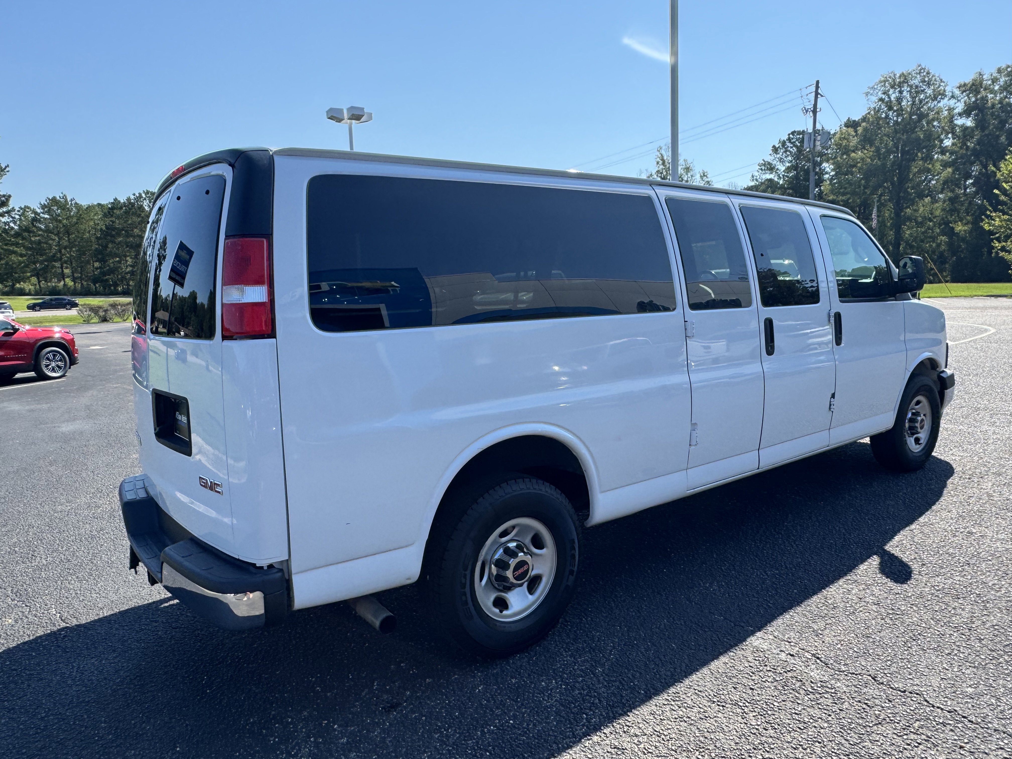 Used 2020 GMC Savana 3500 LT w/ LT Preferred Equipment Group RWD image 5
