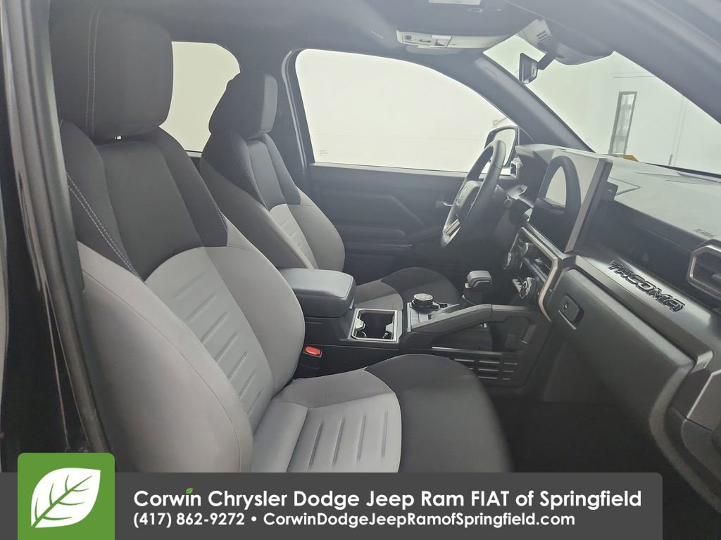 Used 2025 Toyota Tacoma TRD Off-Road image 31