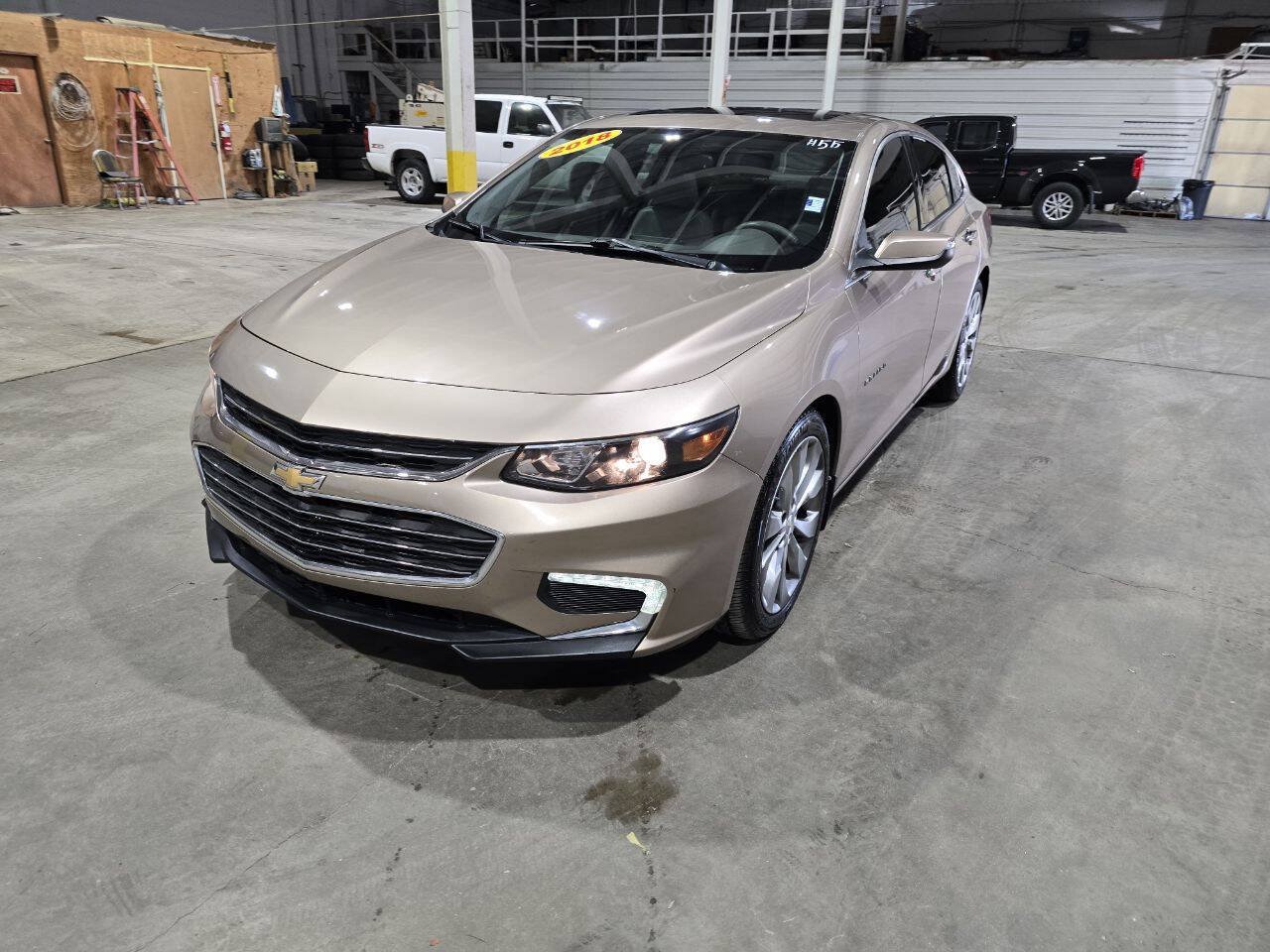 Used 2018 Chevrolet Malibu Premier w/ Premier Sun and Wheel Package FWD image 3