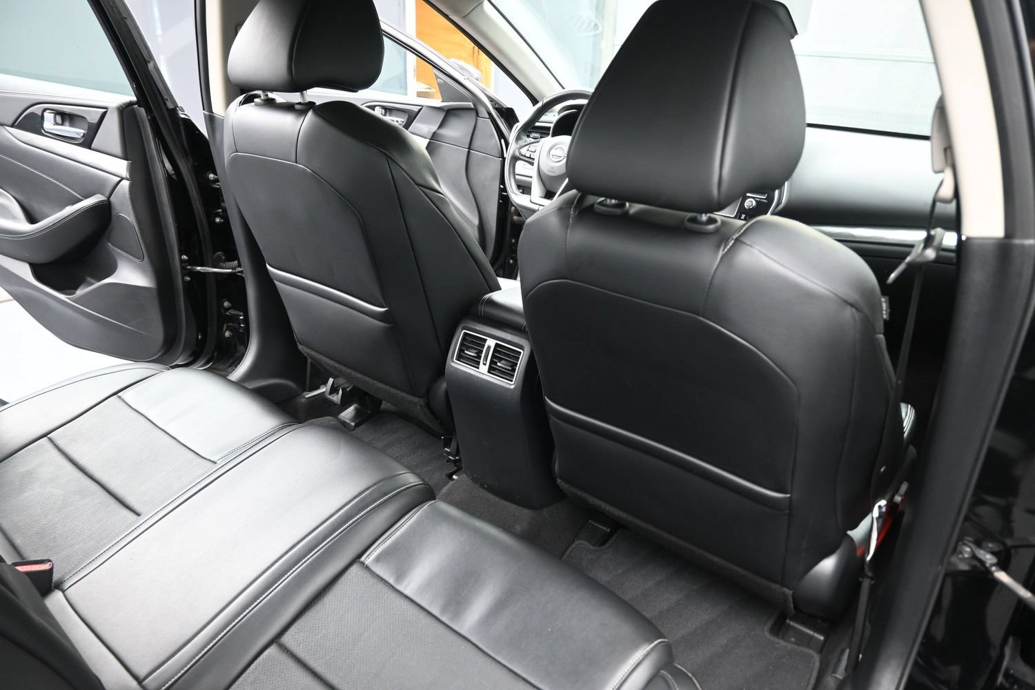 Used 2023 Nissan Maxima SV w/ Floor Mat Group FWD image 29