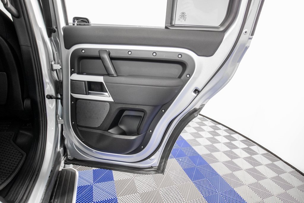 Used 2020 Land Rover Defender 110 SE image 16