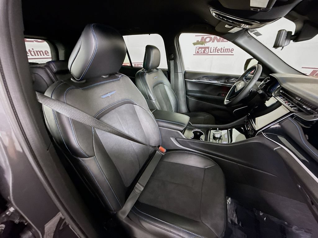 Used 2024 Jeep Grand Cherokee Trailhawk w/ Luxury Tech Group III AWD/4WD image 33