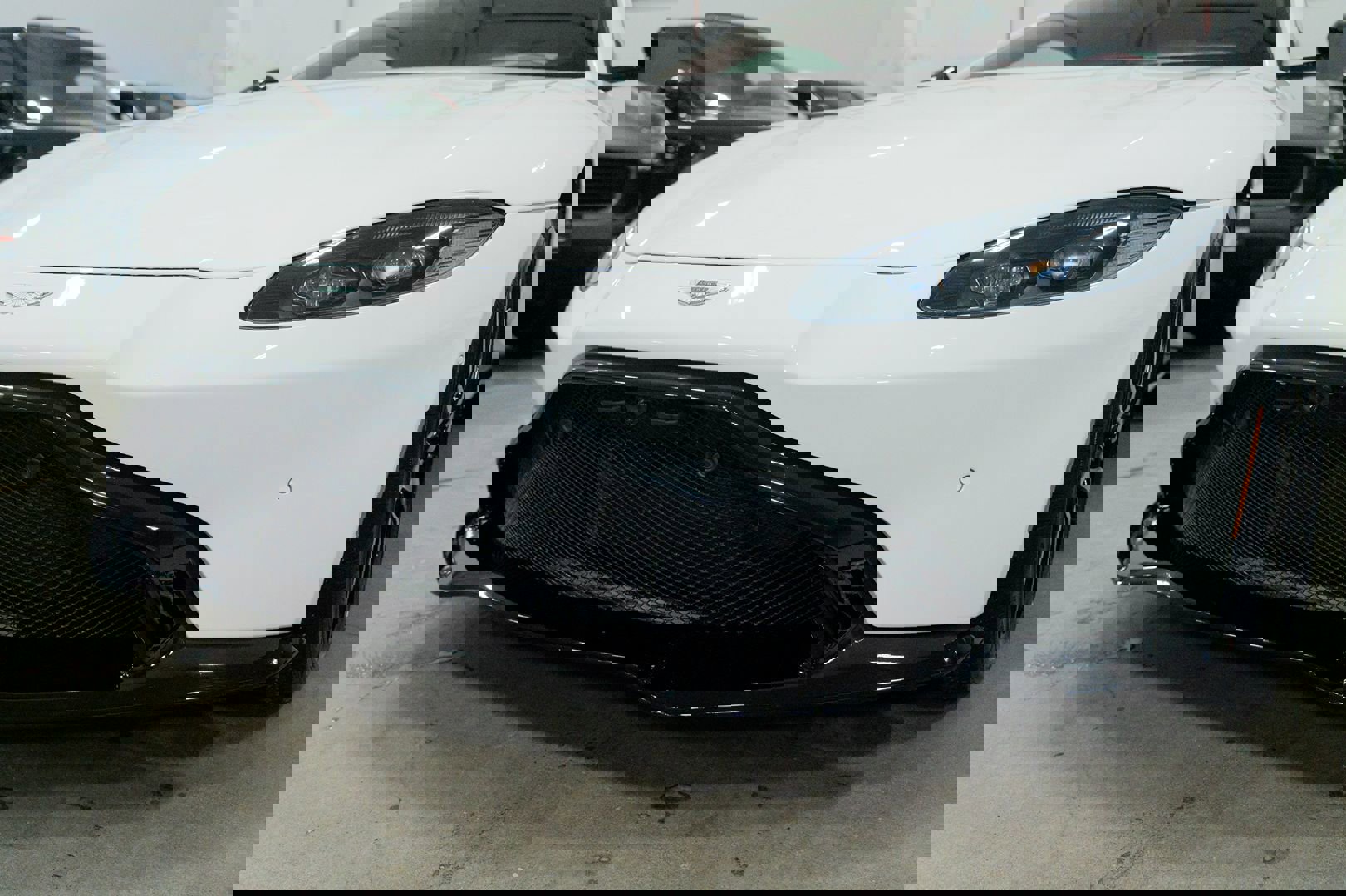 Used 2019 Aston Martin V8 Vantage Coupe image 14