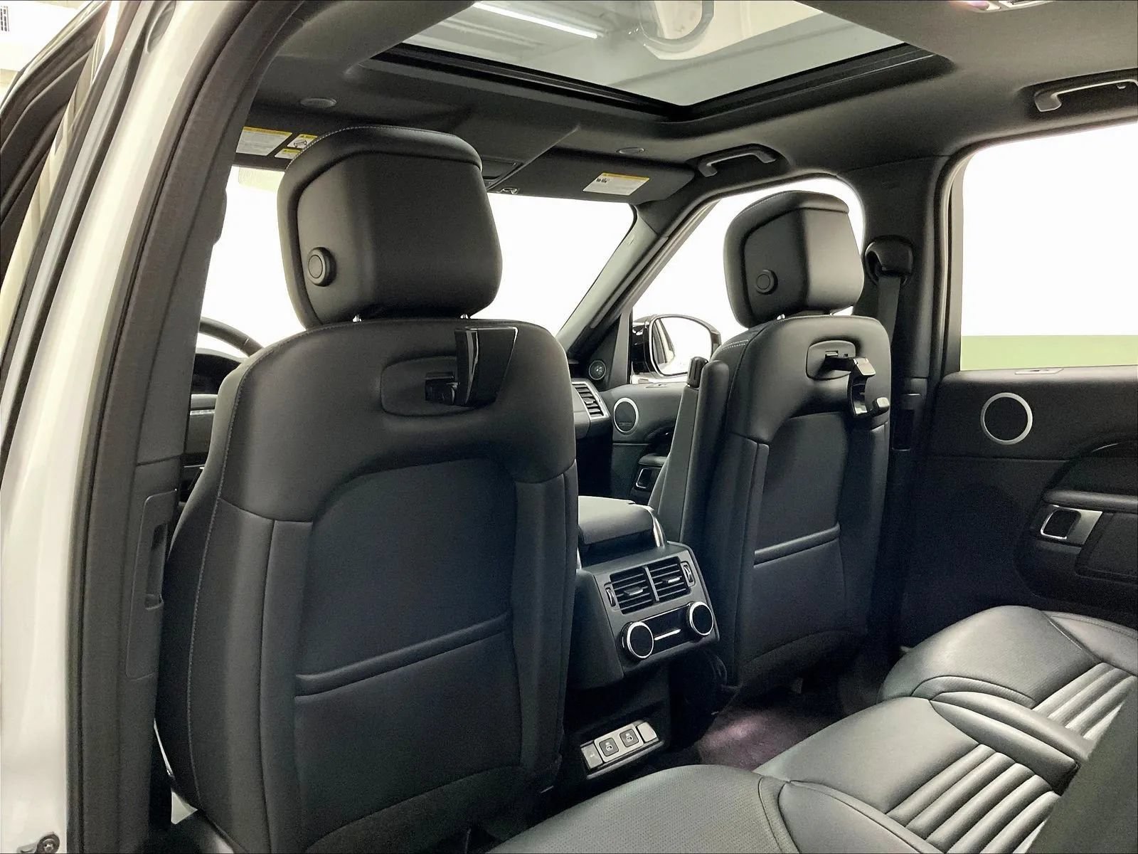 Used 2025 Land Rover Discovery S AWD/4WD image 45