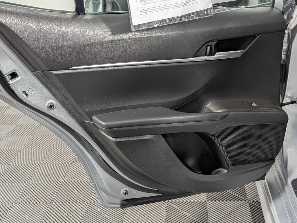 Used 2023 Toyota Camry SE image 40