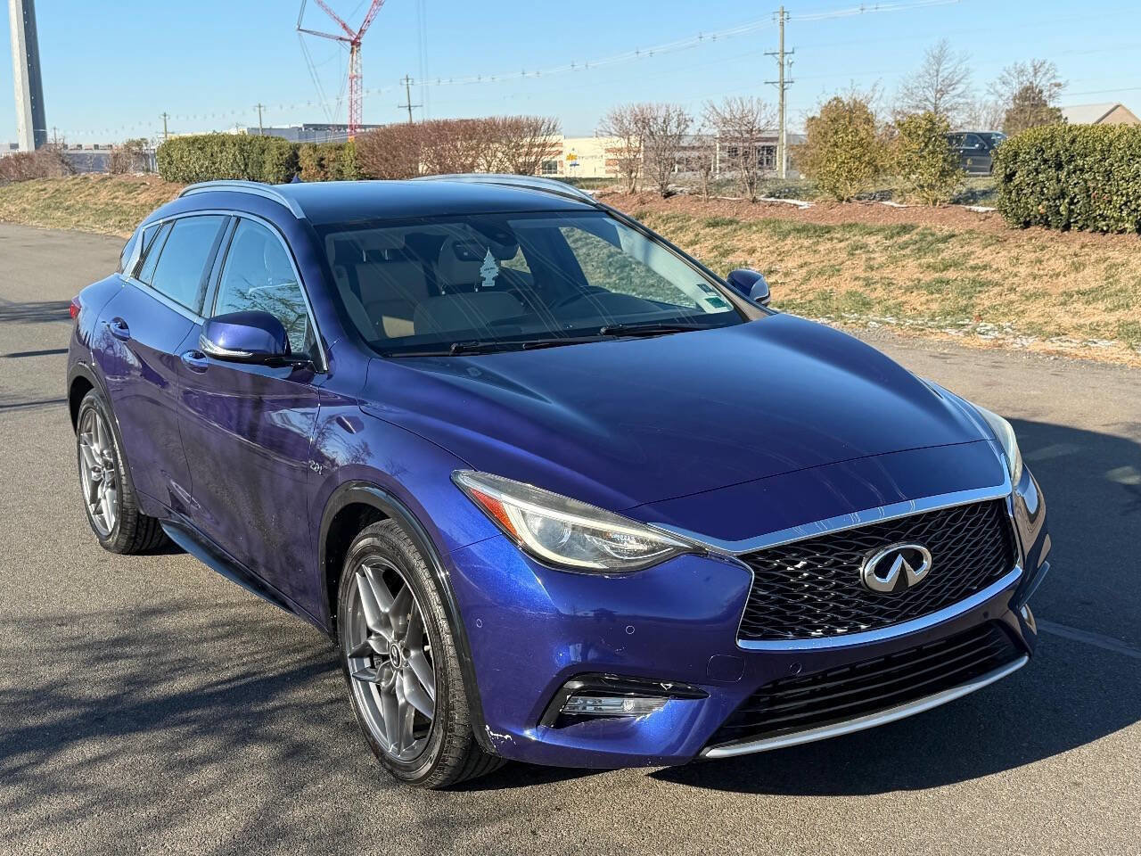 Used 2017 INFINITI QX30 Premium w/ Navigation Package image 3