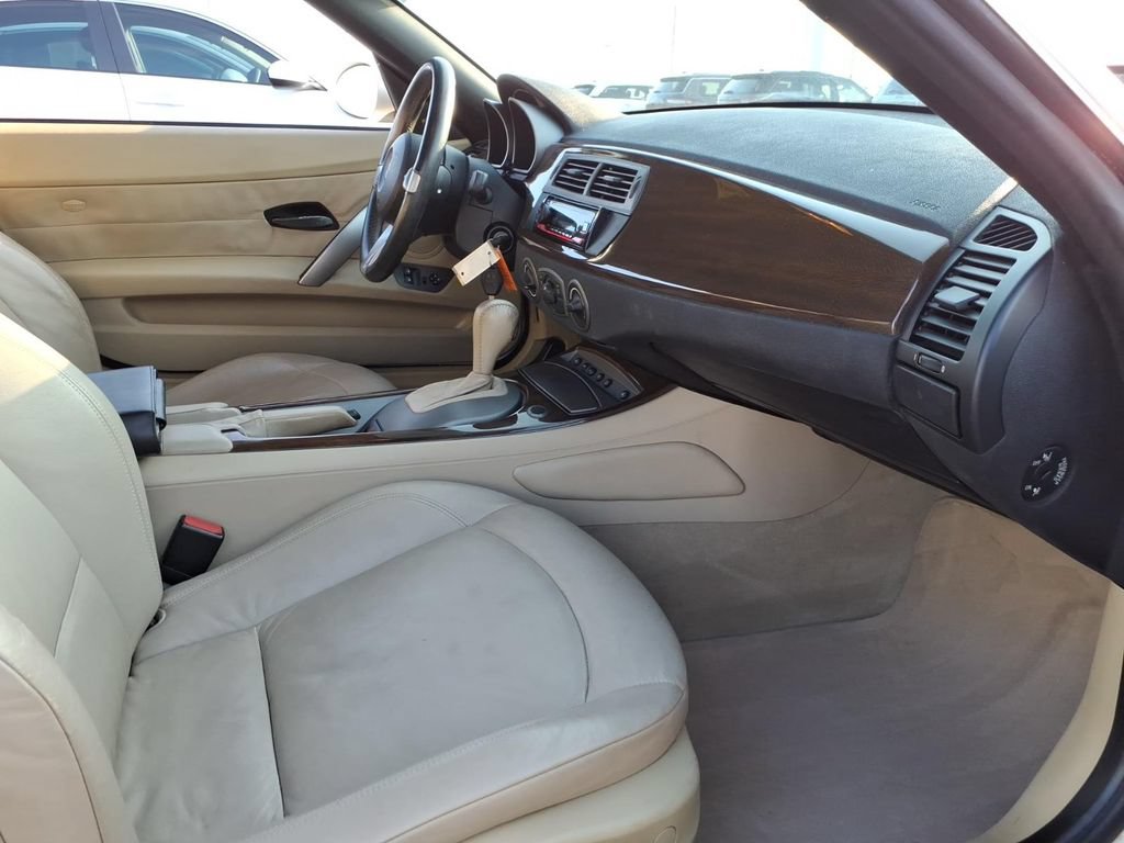 Used 2004 BMW Z4 2.5i RWD image 7