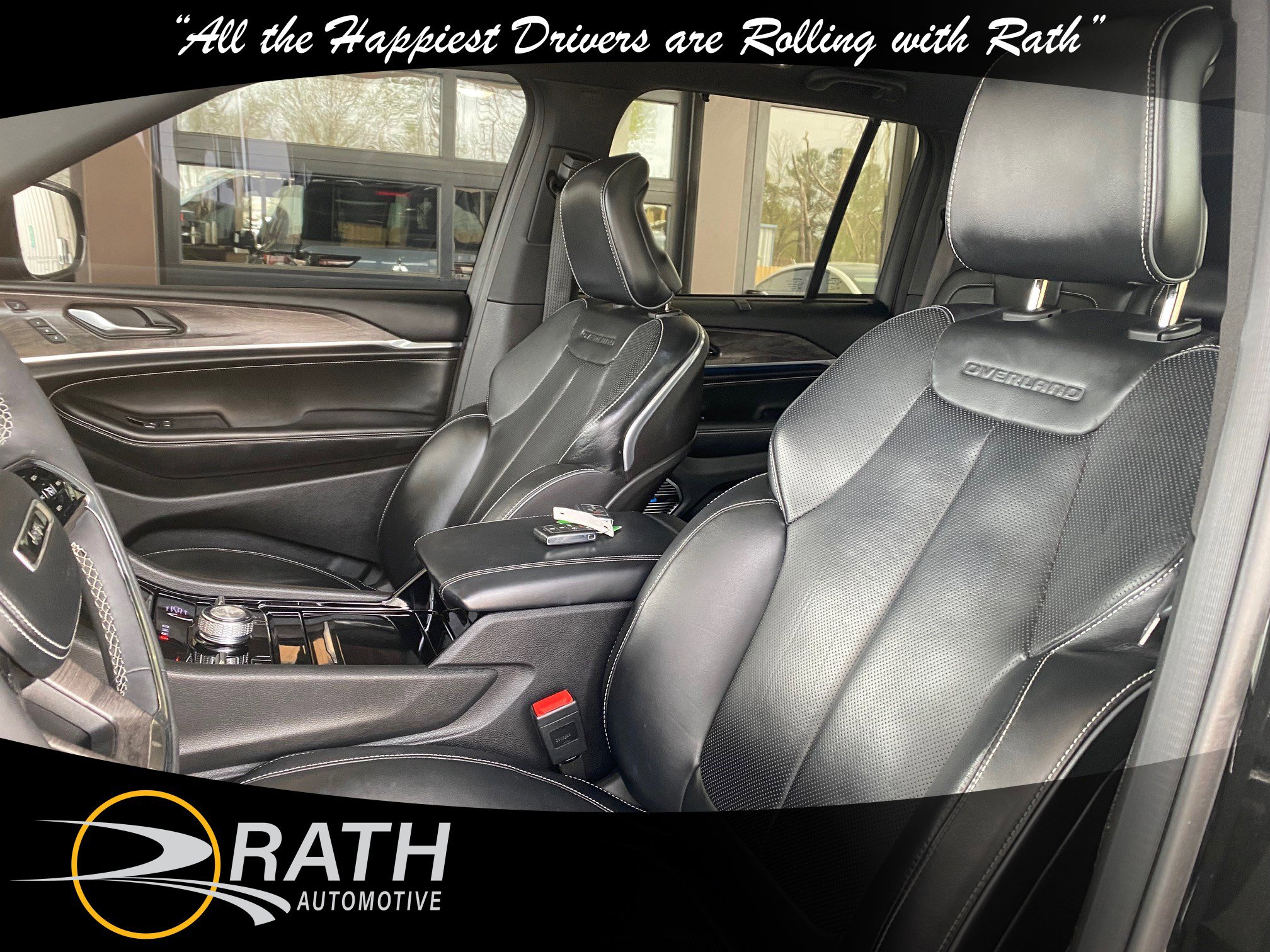 Used 2022 Jeep Grand Cherokee Overland w/ Luxury Tech Group IV AWD/4WD image 12
