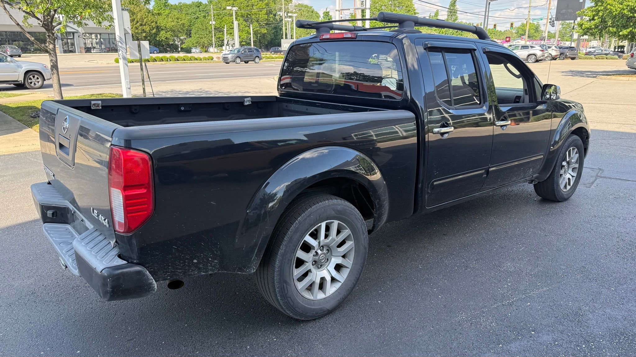 Used 2009 Nissan Frontier LE w/ LE Value Truck Pkg AWD/4WD image 8