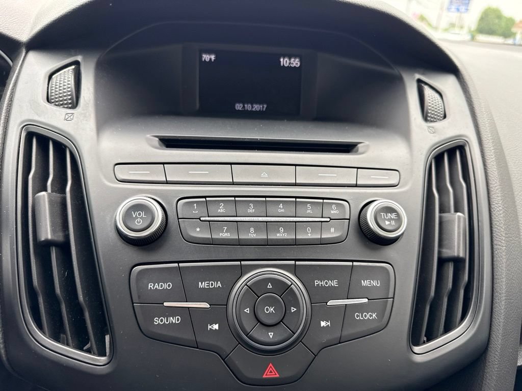 Used 2015 Ford Focus SE FWD image 21