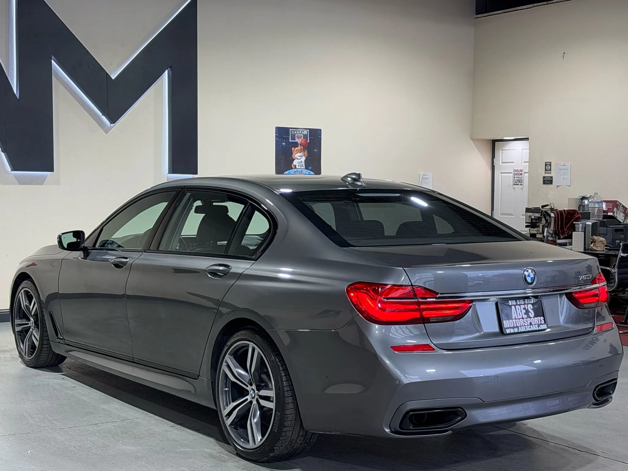 Used 2016 BMW 750i image 7