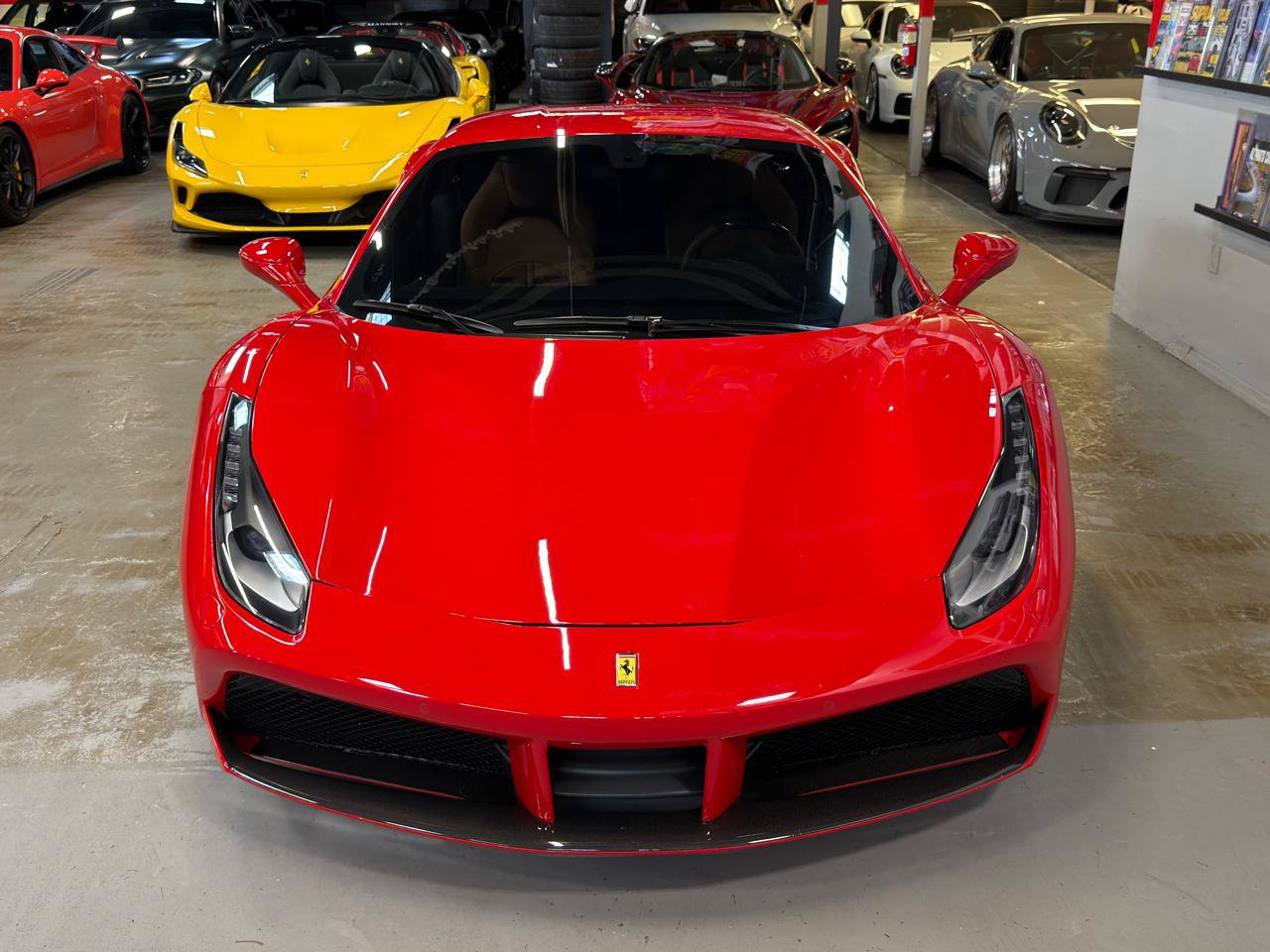 Used 2018 Ferrari 488 GTB RWD image 3