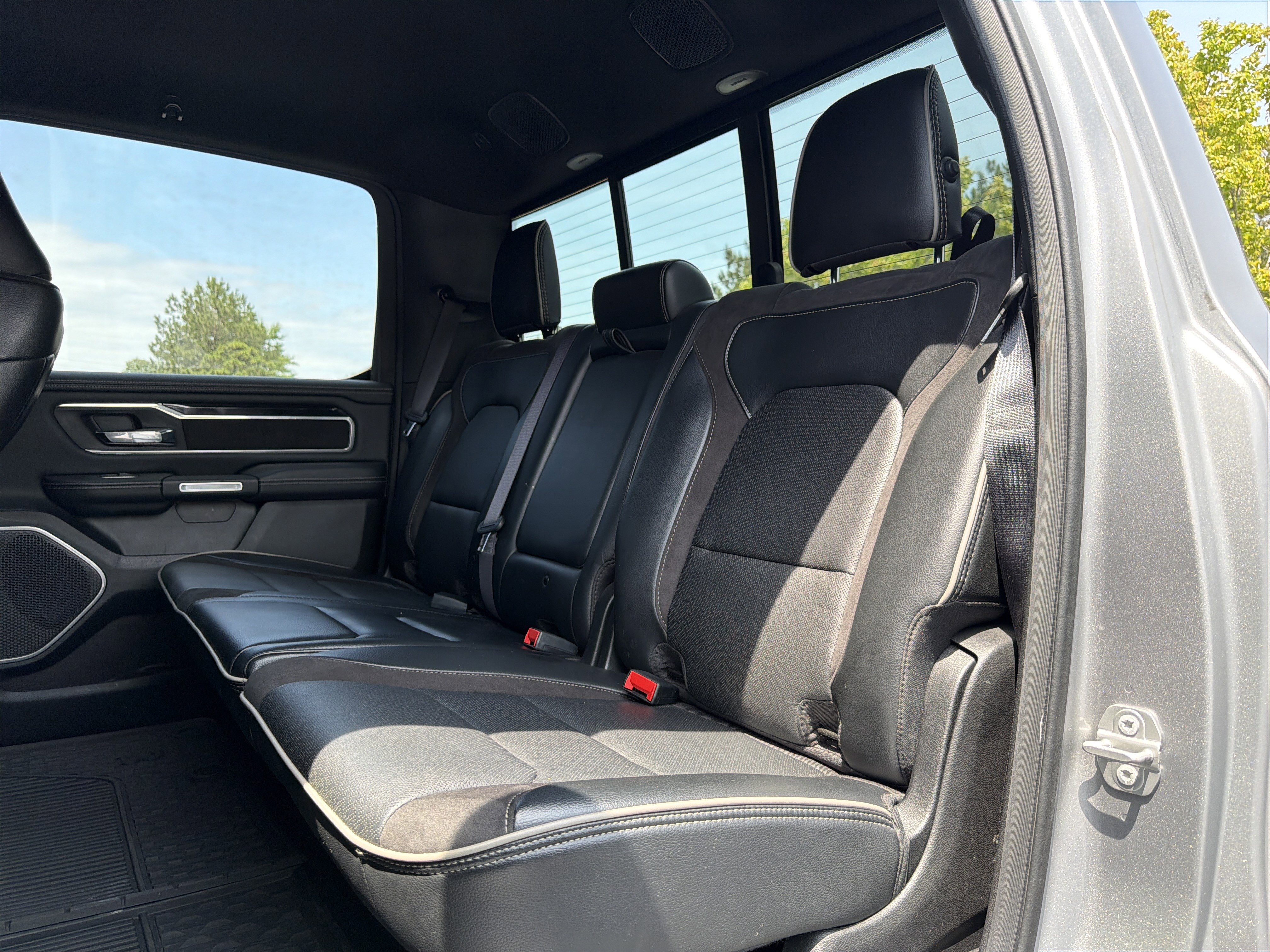 Used 2022 RAM 1500 Laramie w/ Sport Appearance Package AWD/4WD image 8