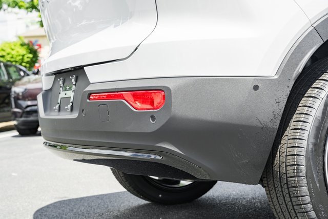 Certified 2025 Volvo XC40 B5 Plus w/ Protection Package Premier image 8