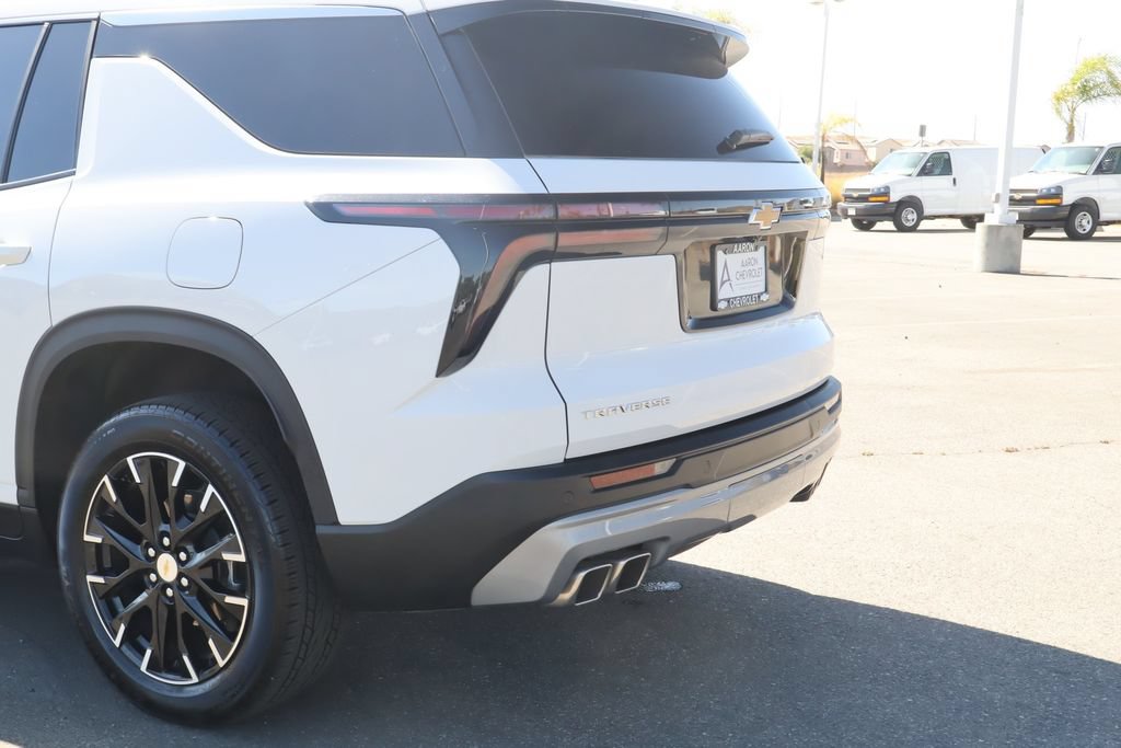 Used 2025 Chevrolet Traverse LT w/ Sun and Wheel Package FWD image 16