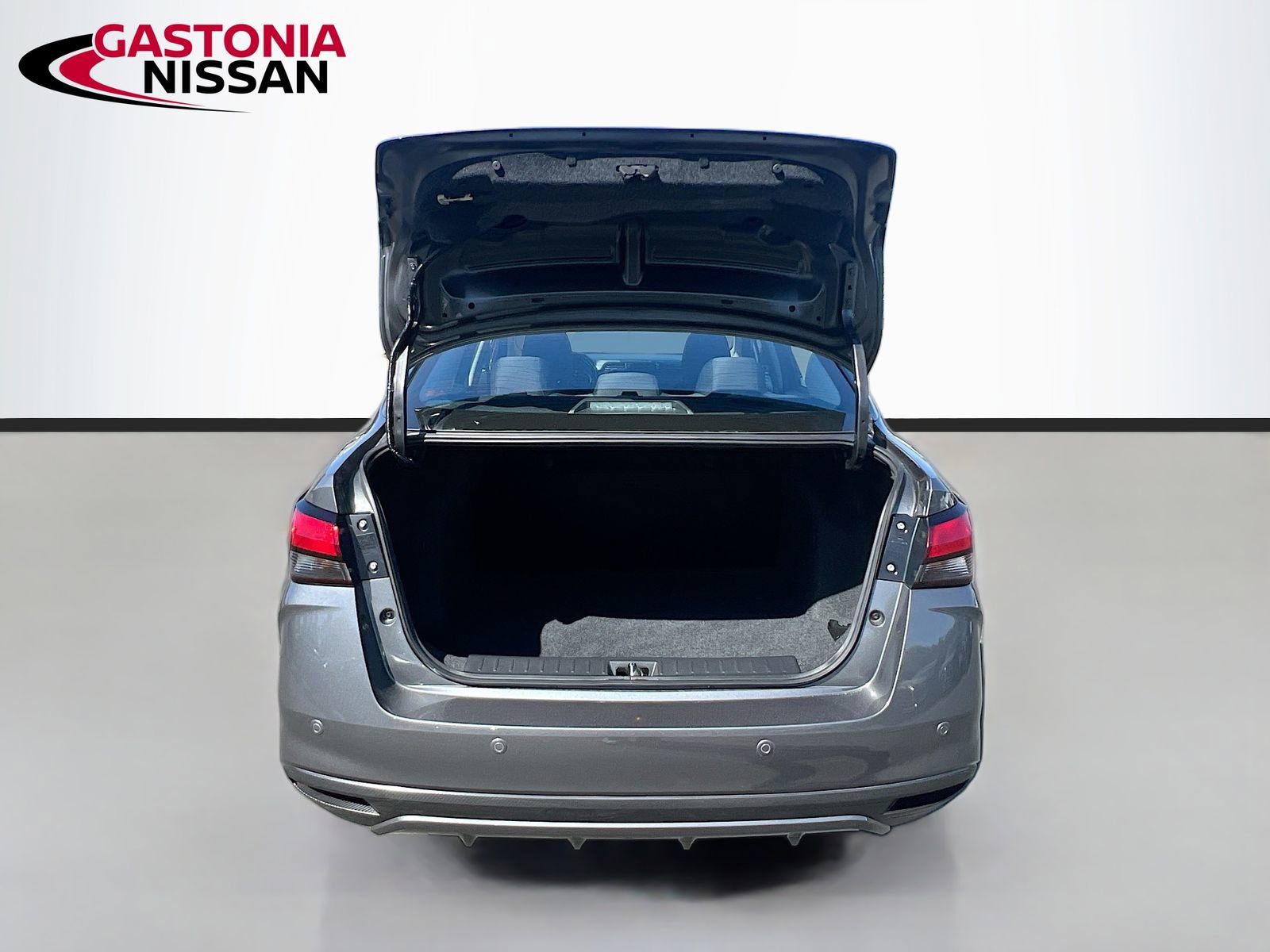 Used 2025 Nissan Versa S w/ Trunk Package image 33